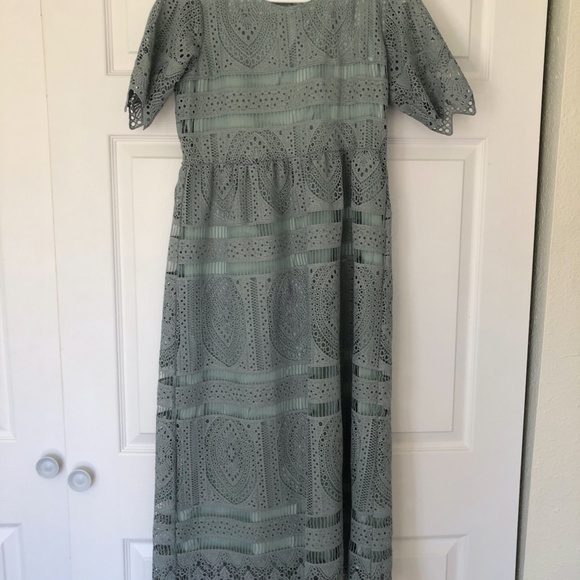Tea-Length Dress - Picture 2 of 3